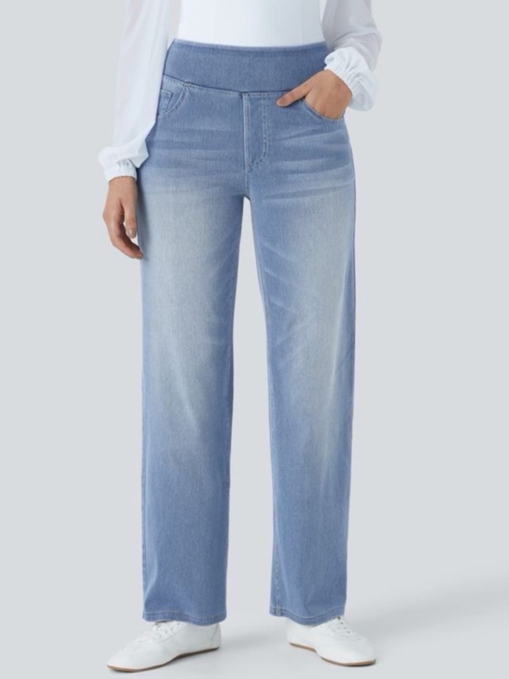 Halara Flex NWT Light Wash Straight Leg Pull on Jeans Large